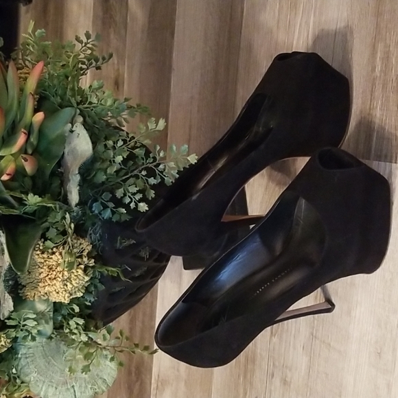 Giuseppe Zanotti Shoes - GIUSEPPE ZANOTTI BLACK SUEDE PEEP-TOE PLATFORM PUMPS - Size 8